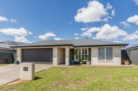 8 Marine Court, Dubbo, NSW 2830