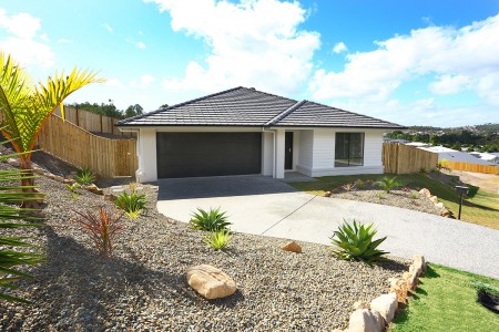 24 Kookaburra Circuit, Maudsland, QLD 4210