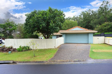 1 Eric Sykes Place, Parkwood, QLD 4214