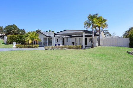 1 Rosebud Close, Parkwood, QLD 4214