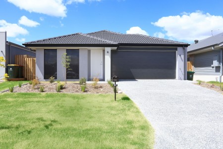 10 Stockyard Lane, Park Ridge, QLD 4125