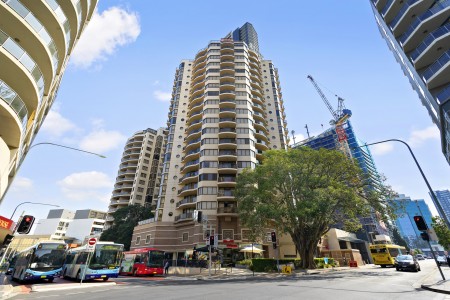 NORTH FACING CBD APARTMENT