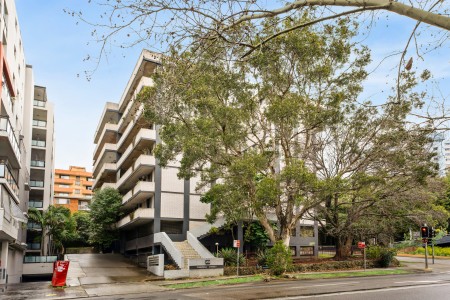 Sold by David Lao if you are looking to sell call 0466 756 377.