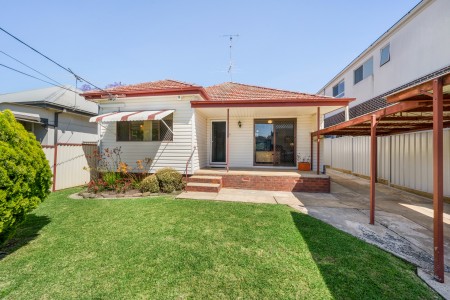 Sold by David Lao if you are looking to sell call 0466 756 377.