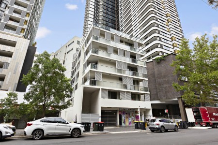 Sold by David Lao and Annamaria Sofocleous