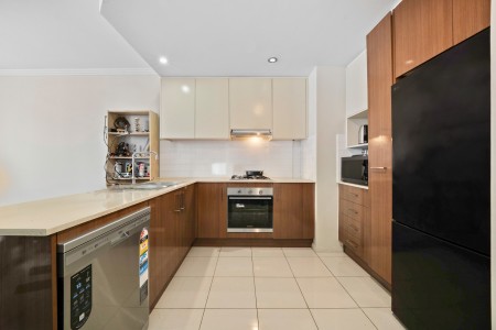 Split-Level Apartment in Prime Location