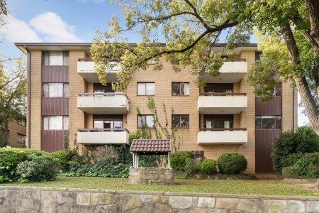 Spacious Unit In Popular Location