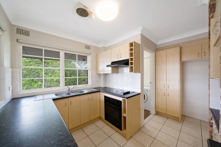 Sunny Top Floor Unit