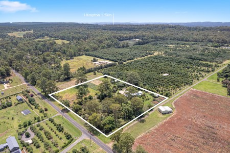 100 Brennan Road, Hampton, QLD 4352