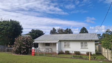 31 Curnow Street, Crows Nest, QLD 4355