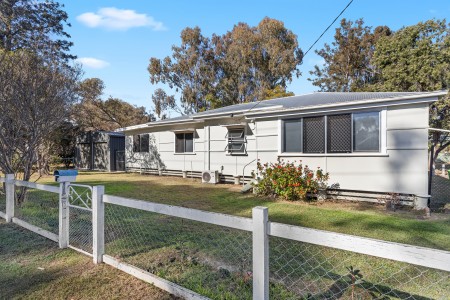 15 Tyrrell Street, Oakey, QLD 4401
