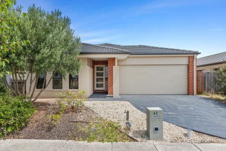 42 Warunda Parada, Point Cook, VIC 3030