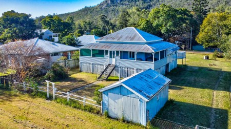 17 Russell Street, Esk, QLD 4312