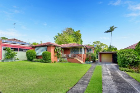 Spacious 3-Bedroom Home Opposite Park in Ultra Convenient Baulkham Hills Location!