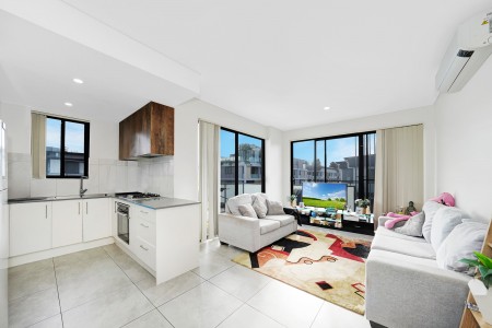 Spacious Apartment Living with an Oversized Balcony & Modern Comfort!