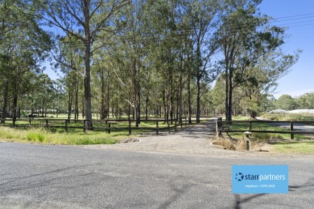 Stunning Acreage Retreat in Oakville - 42 Broos Road