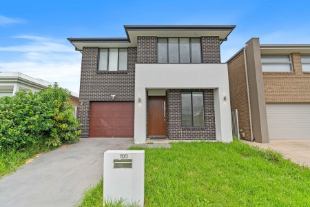 Spectacular 6-Bedroom Family Home for lease