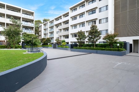 Large One Bedroom Unit-NO STRATA