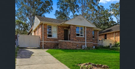 Spacious Dual Living Haven in a Prime Location !!