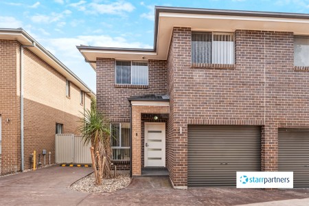 Freshly Updated Family Townhouse in Prime Woodcroft Locale