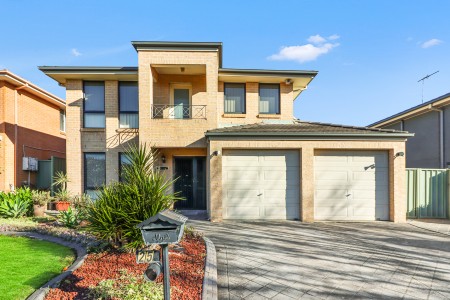 Grand Family Living with Pool in Prime Glenwood Location!