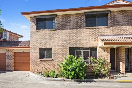 Extra Large Townhouse In Peaceful Location !!