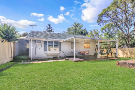 Home Sweet Home: Charming 3-Bedroom Close to Everything!