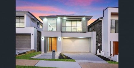 Modern Family Living in a Peaceful Oakville Setting