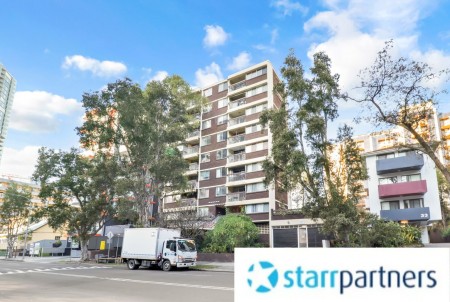 Modern Studio Apartment in Prime CBD Location !