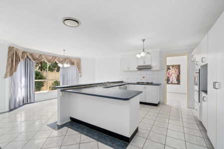 Stunning 5-Bedroom Family Home in Stanhope Gardens