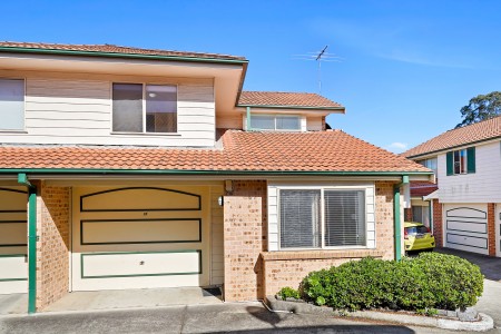 Charming Townhouse in a Prime Location!!