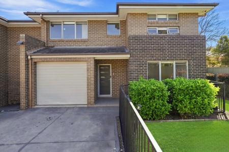 Spacious East-Facing Townhouse in a Convenient Location