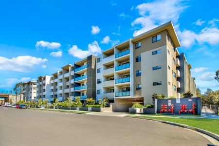 NO STRATA & Convenient Location 121