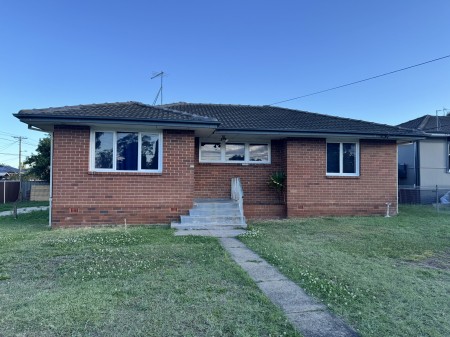 Well Presented 3 Bedroom Home with Plenty of Outdoor Space!