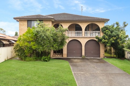 ENORMOUS FULL-BRICK HOME WITH DUAL LIVING POTENTIAL