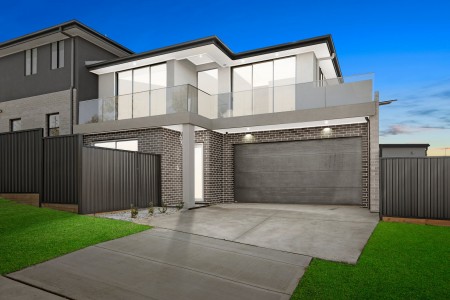 STYLISH FAMILY LIVING WITH POOL