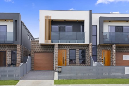 STUNNING DUPLEX HOME WITH 3 ENSUITES