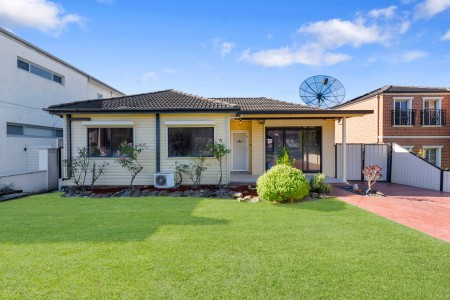 SPACIOUS FAMILY LIVING WITH POOL ON 619.7SQM