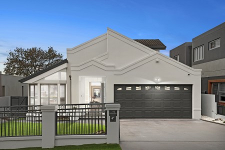 STUNNING ARCHITECTURALLY DESIGNED LIVING