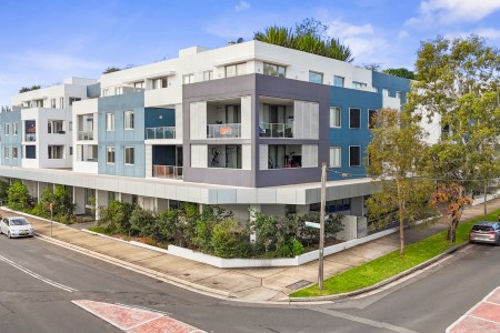 CONVENIENT LIVING WITH TRANSPORT AT YOUR DOOR