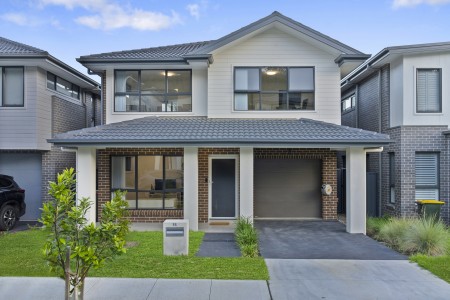 CONTEMPORARY 5-BEDROOM LIVING