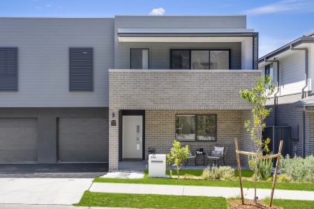 NEAR-NEW LUXURY DUPLEX LIVING
