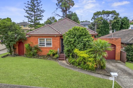 FANTASTIC RENOVATION OPPORTUNITY