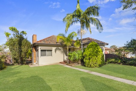 CORNER BLOCK, IDEAL LOCATION - AUCTION THIS SATURDAY 13/06/2026 - OPEN TO VIEW SAT 13/06/2026 @ 1-1.30PM