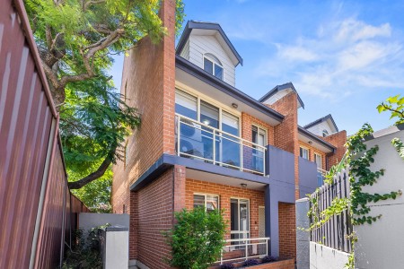 MODERN 3-BEDROOM TOWNHOUSE