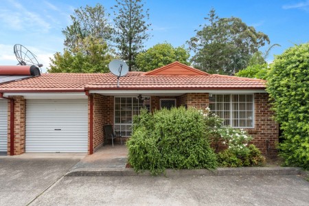 SENSATIONAL SINGLE-LEVEL BRICK VILLA HOME