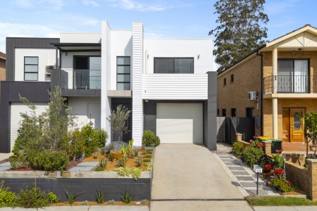 MODERN DUPLEX, LARGE PRIVATE YARD
