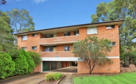 Sunny One Bedroom Unit With Air Conditioning!
