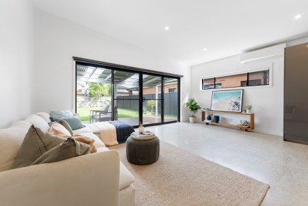 Immaculately Renovated Air-Conditioned Five-Bedroom Duplex!