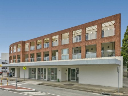 Air-Conditioned Three-Bedroom Unit with Ensuite and Gas Cook-Top!!!
